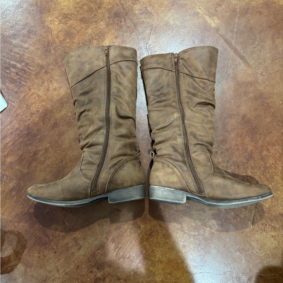 Boots - Picture 2 of 3